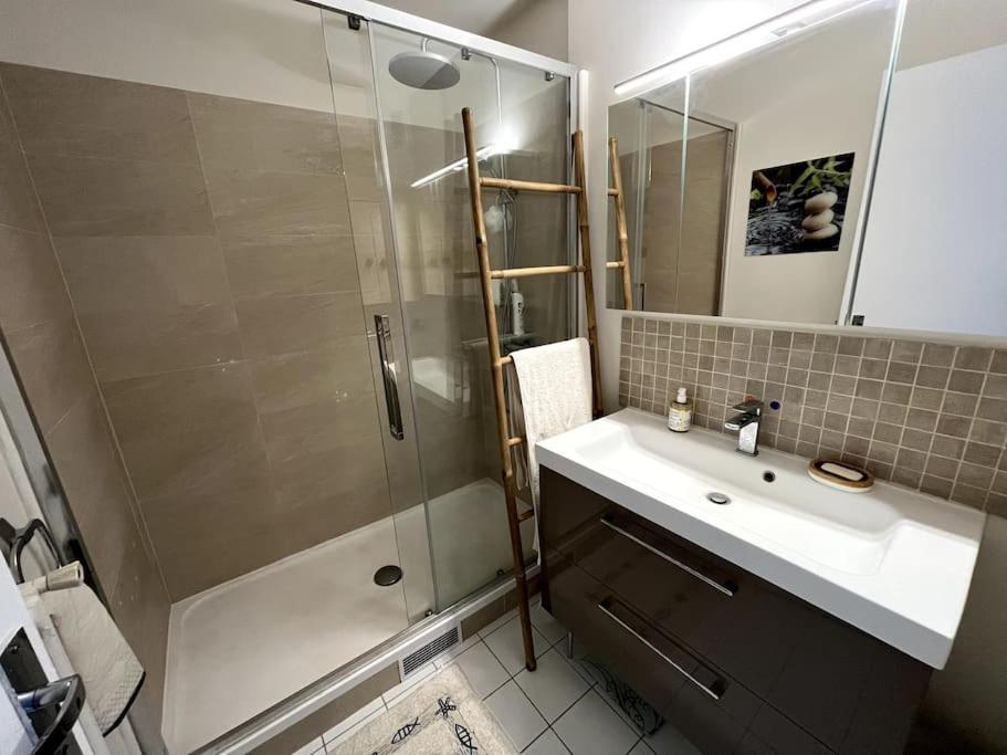Superbe Appartement Avec Belle Vue Jardin Paris Eksteriør billede